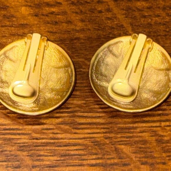 Vintage Gold Tone Red Enamel Coastal Clip On Earrings USA - Picture 5 of 12